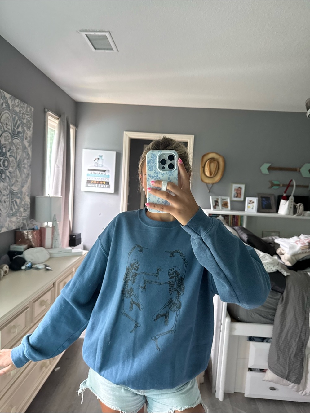 Gildan Blue Crewneck Sweatshirt with Skeleton Graphic